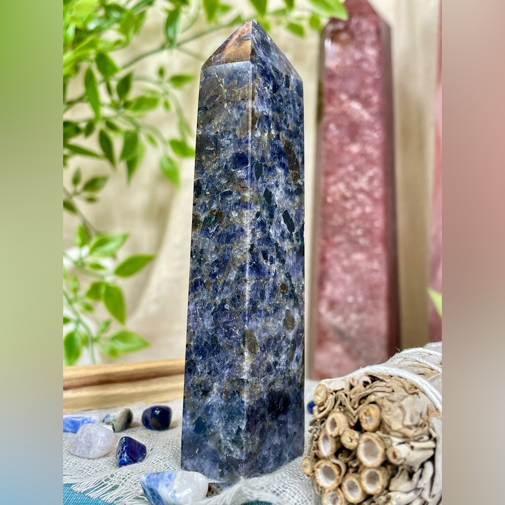 1608 Iolite Crystal Tower - Picture 9 of 10